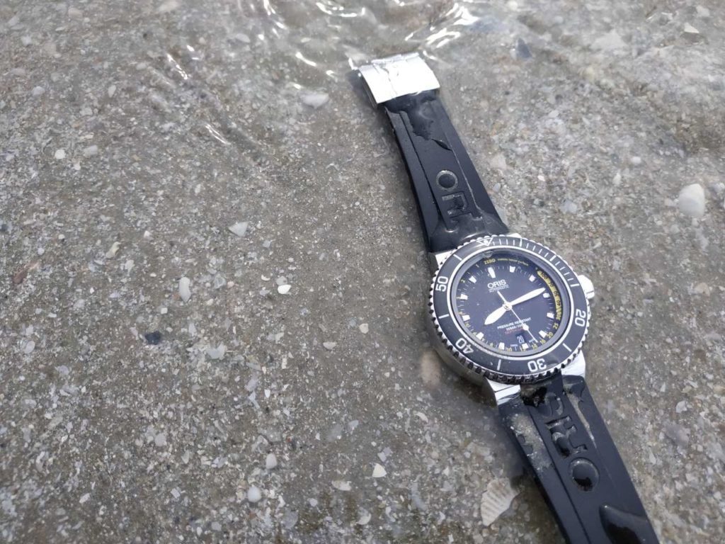 ทำความสะอาดนาฬิกาหลังเล่นน้ำทะเล