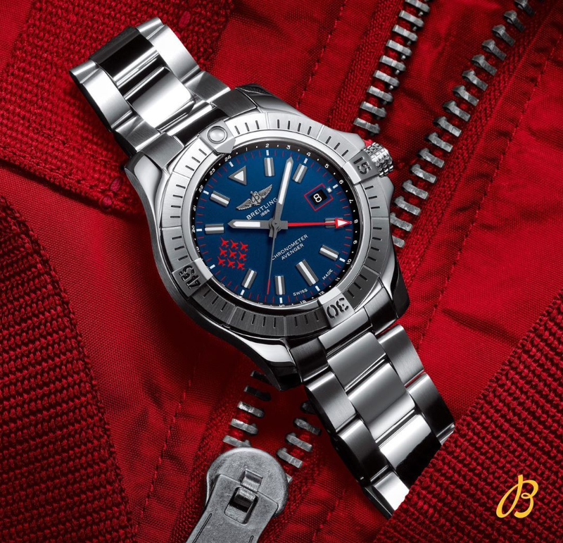 Breitling Avenger GMT45 Red Arrow Edition