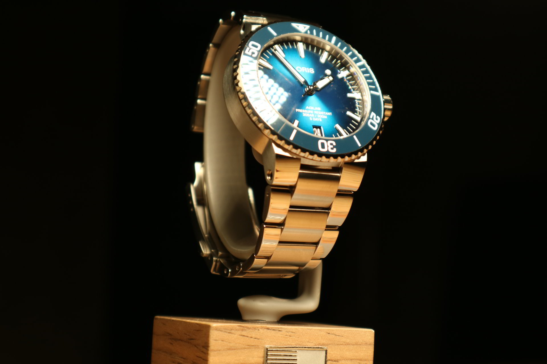 Oris Aquis Date
