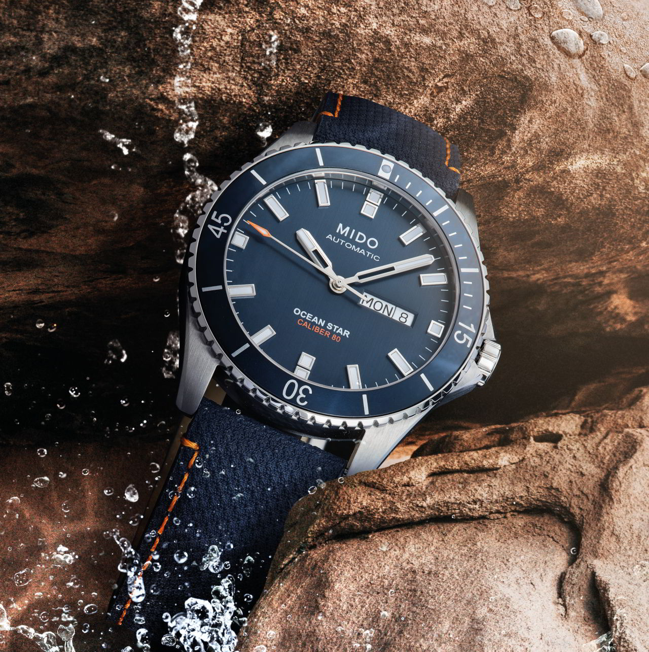 Mido Ocean Star 200 Red Bull Cliff Diving Limited Edition ความพิเศษที่มีเพียง 500 เรือน Mido Ocean Star 200 Red Bull Cliff Diving Limited Edition