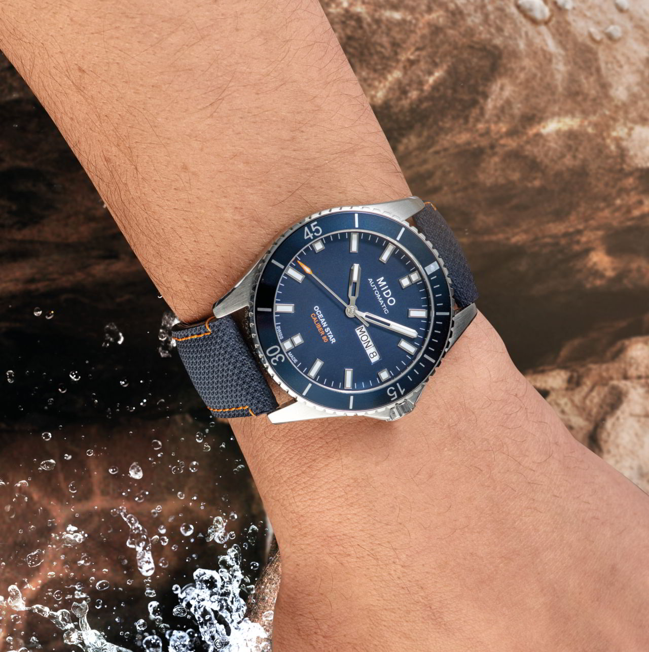 Mido Ocean Star 200 Red Bull Cliff Diving Limited Edition ความพิเศษที่มีเพียง 500 เรือน Mido Ocean Star 200 Red Bull Cliff Diving Limited Edition