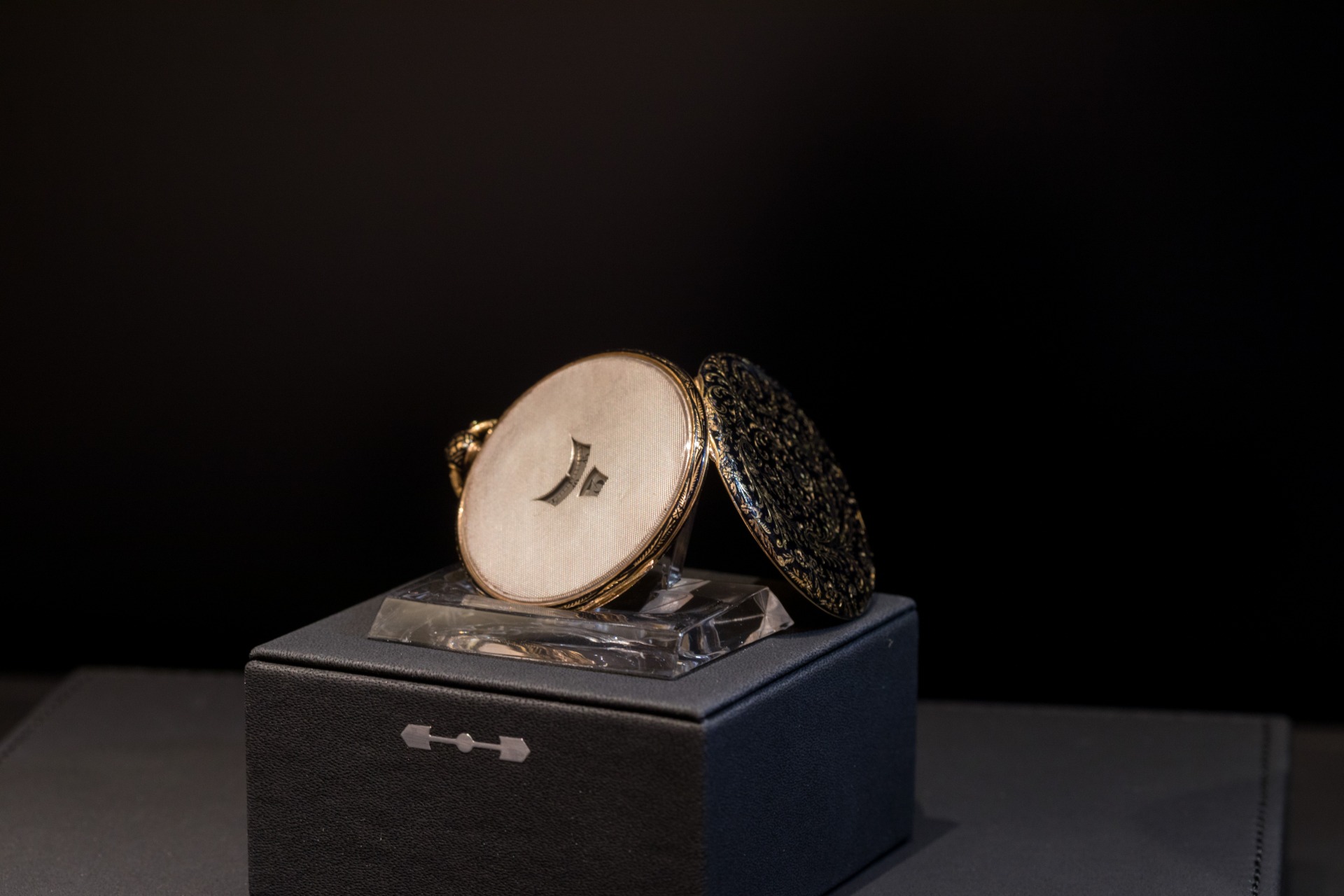 Girard-Perregaux PMT The Hour Glass