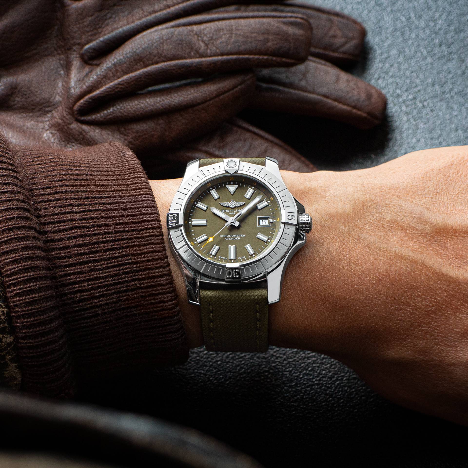 Breitling Avenger 43