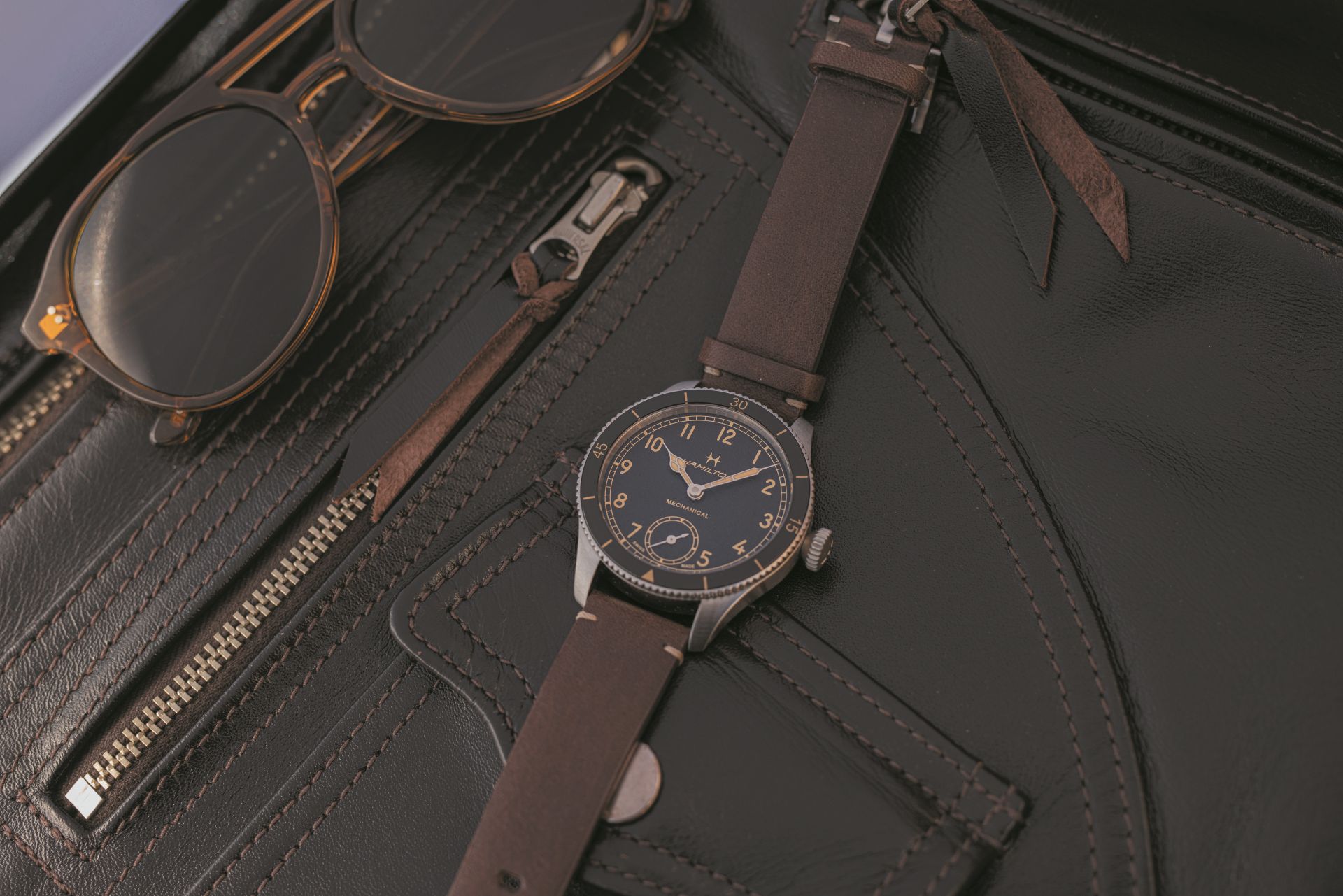 Hamilton Khaki Aviation Pilot Pioneer ย้อนความคลาสสิคกับกลไกไขลาน Hamilton Khaki Aviation Pilot Pioneer