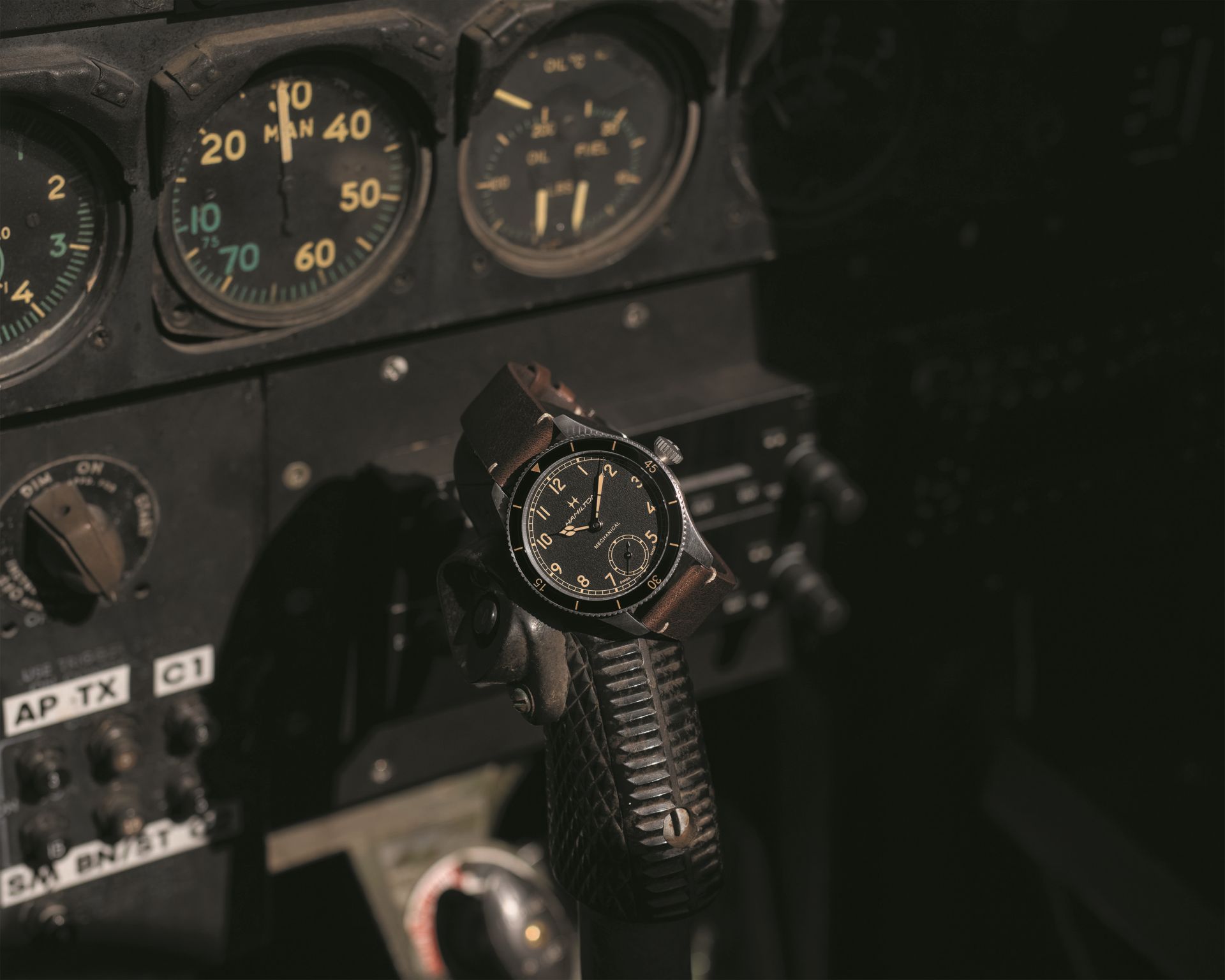 Hamilton Khaki Aviation Pilot Pioneer ย้อนความคลาสสิคกับกลไกไขลาน Hamilton Khaki Aviation Pilot Pioneer