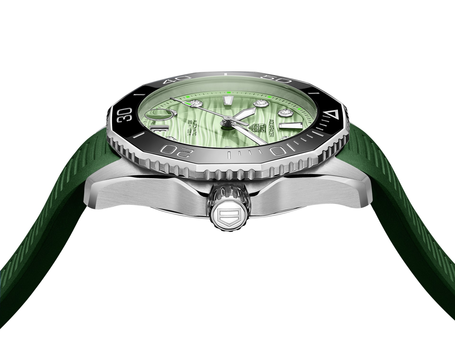 TAG Heuer Aquaracer Professional 300 Naomi Osaka Limited Edition 250
