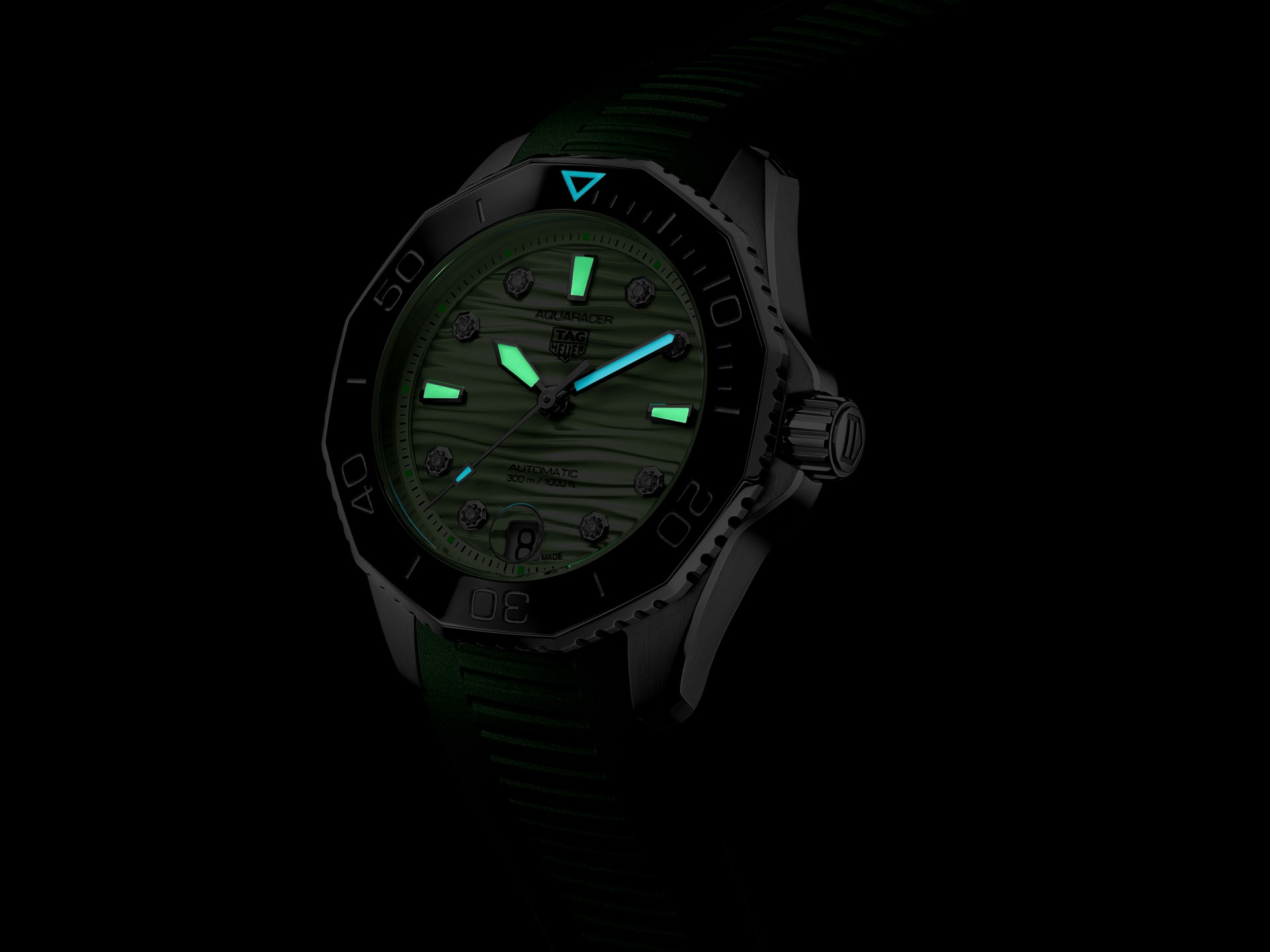 TAG Heuer Aquaracer Professional 300 Naomi Osaka Limited Edition 250