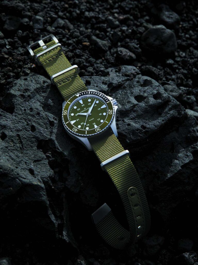 Hamilton Khaki Navy Scuba หน้าปัดเขียวกับ 2 ไซส์ตัวเรือนและกลไก