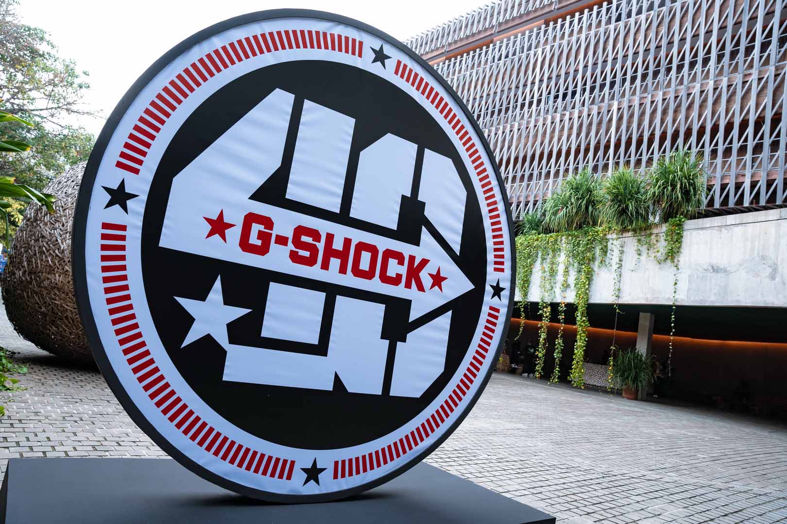 G-SHOCK ! Shock The World