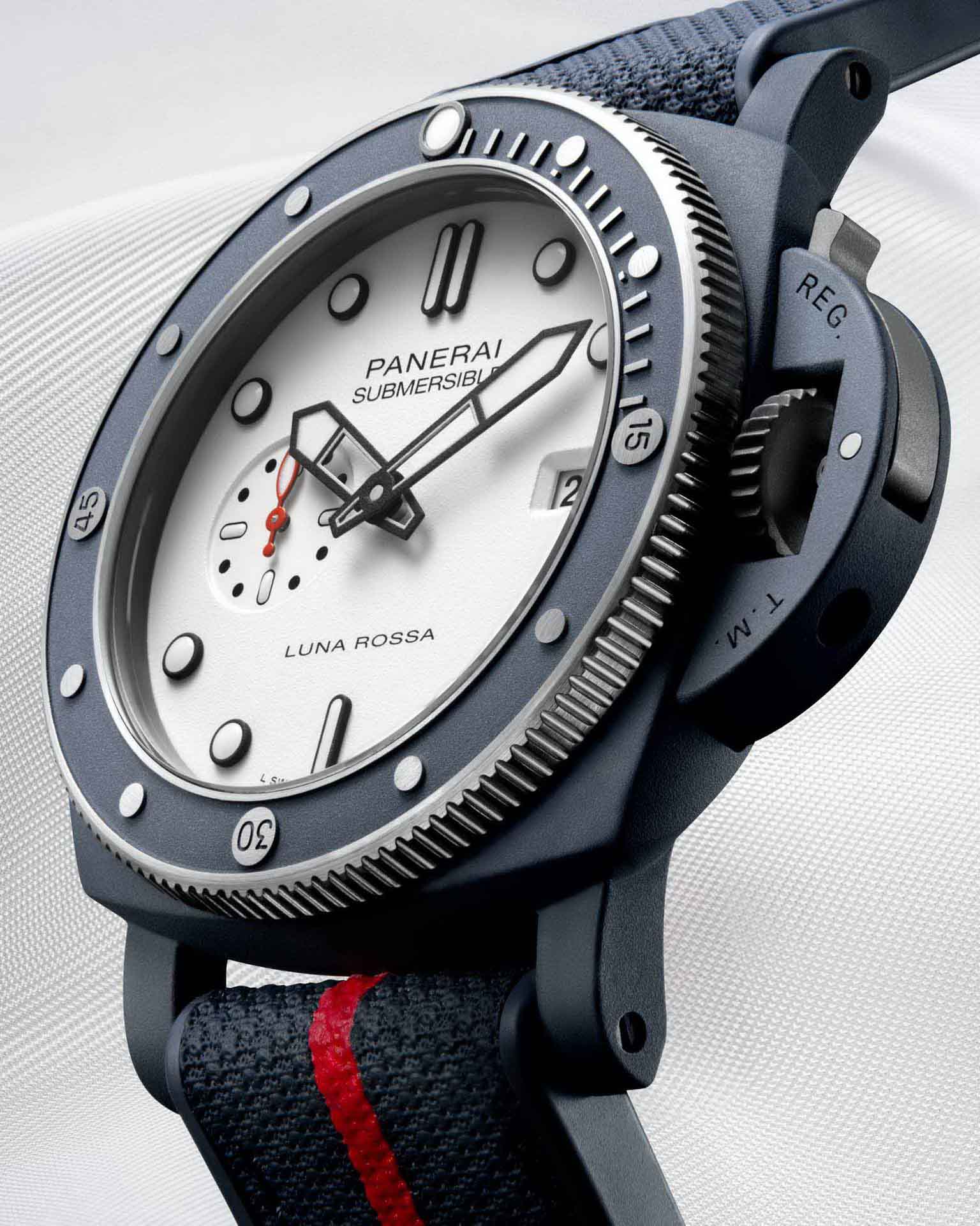 Panerai Submersible QuarantaQuattro Luna Rossa Ti-Ceramitech