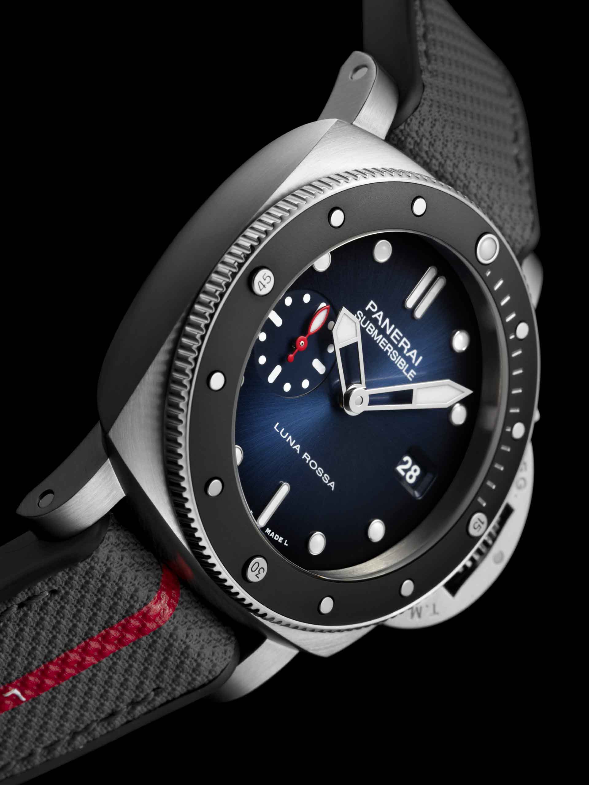 Panerai Submersible Luna Rossa PAM01565
