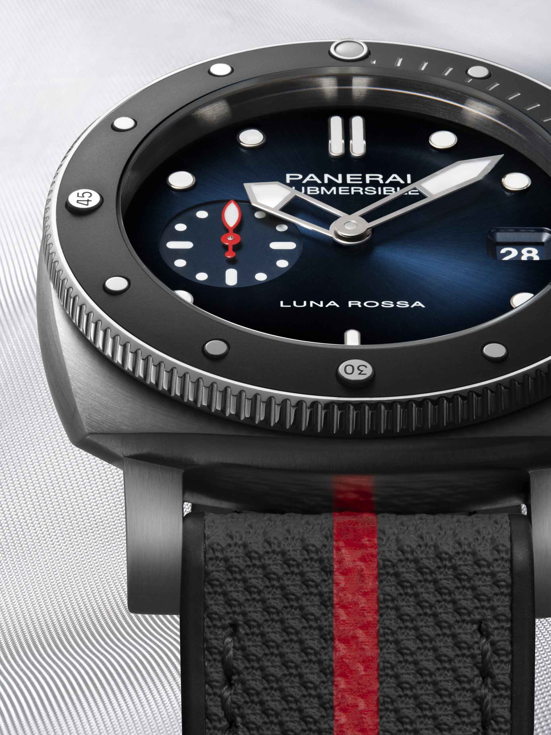 Panerai Submersible Luna Rossa PAM01565