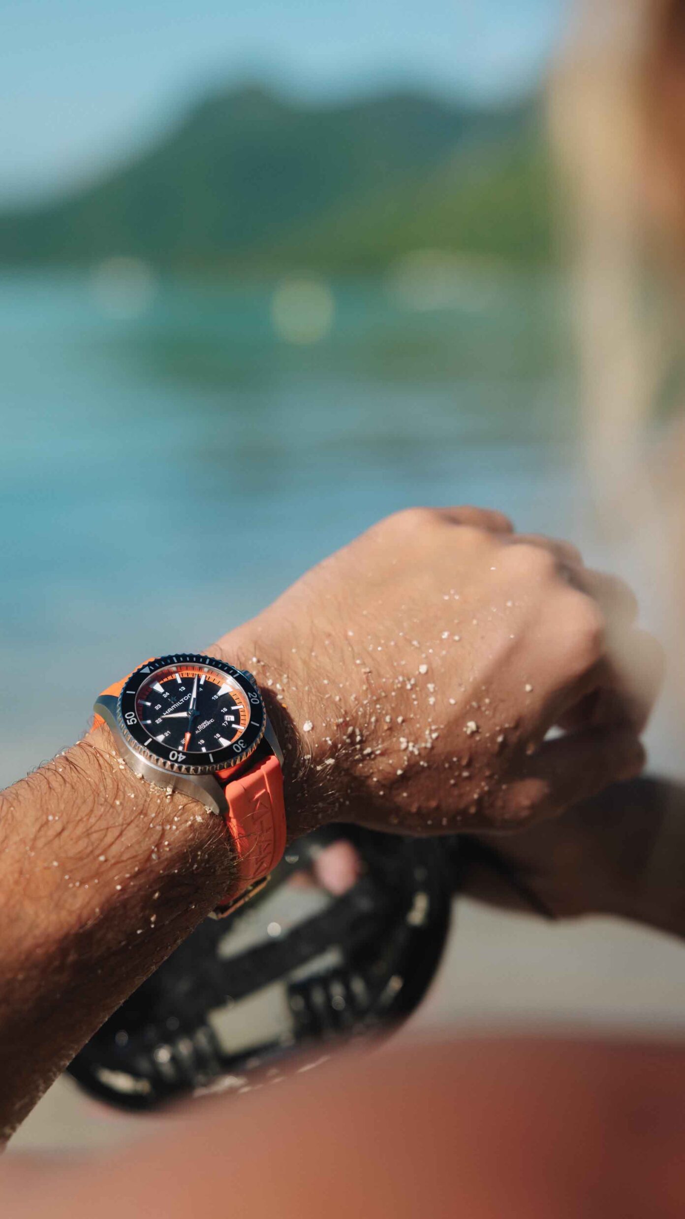 Hamilton Khaki Navy Scuba เติมสีสันเพิ่มความสดใส