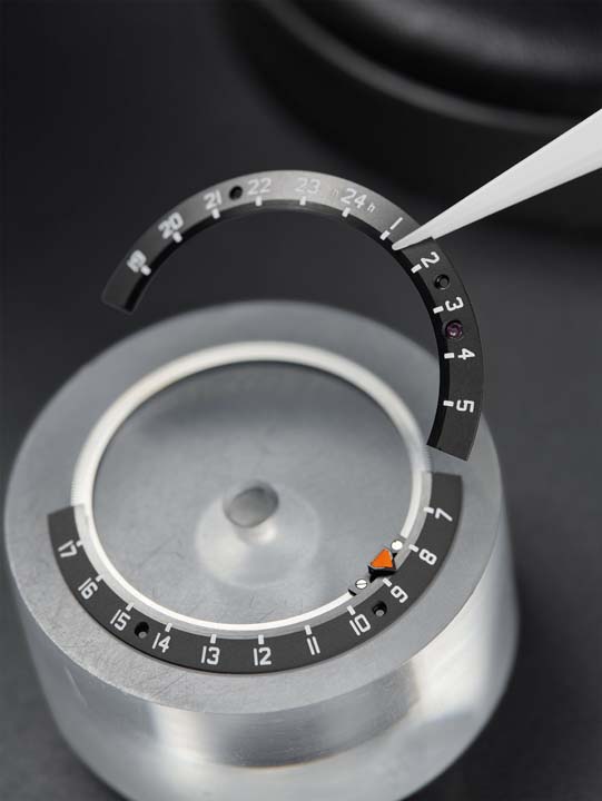 URWERK UR-10 SpaceMeter มาตรวัดการเคลื่อนตัวของโลกในอวกาศ URWERK UR-10 SpaceMeter