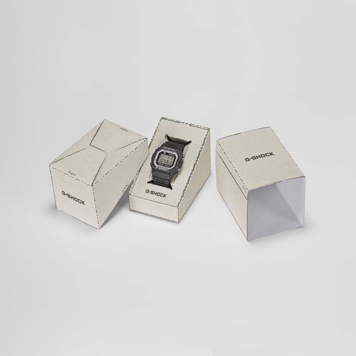 Casio G-SHOCK Origami Edition: ลวดลายเส้นประพับกระดาษบนตัวเรือน DW-5600 / DW-6900 Casio-G-SHOCK-Origami watch in origami packaging
