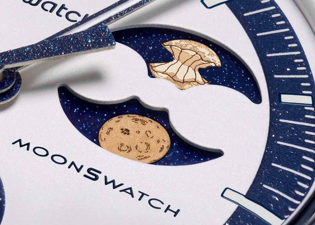 OMEGA X Swatch MoonSwatch Mission to Earthphase Moonshine Gold Beaver Moon เตรียมต้อนรับฤดูหนาว OMEGA X Swatch MoonSwatch Mission to Earthphase,MoonSwatch Beaver Moon, MoonSwatch Mission to Earthphase, OMEGA X Swatch Beaver Moon, Moonshine Gold, MoonSwatch พฤศจิกายน 2025, ราคา MoonSwatch, SO33N704L, MoonSwatch รุ่นพิเศษ, Bioceramic MoonSwatch