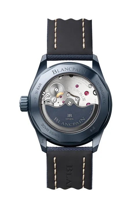 Blancpain Fifty Fathoms Blue Bathyscaphe : ครั้งแรกกับเซรามิกสีน้ำเงินและลูมบนสเกลจับเวลา ภาพกลไกอัตโนมัติ In-House รหัส 1315 ผ่านฝาหลัง Sapphire Crystal