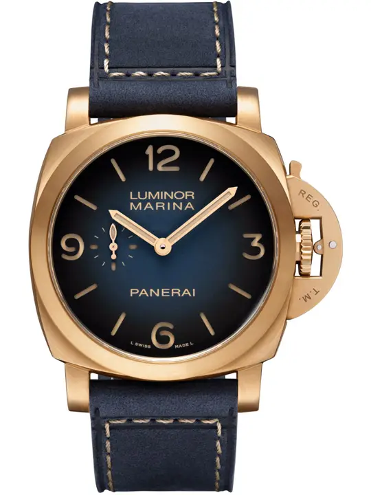 Panerai Luminor Marina PAM01678 ครั้งแรกของคอลเล็กชั่นกับการใช้ตัวเรือน "บรอนซ์" Panerai Luminor Marina PAM01678 ตัวเรือนบรอนซ์ขนาด 44 มม. พร้อมเม็ดมะยม Bridge Guard และหน้าปัดสีน้ำเงินแบบ Sandwich แสดง Patina ในอนาคต