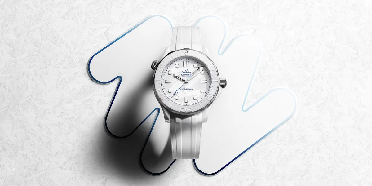 OMEGA Seamaster Diver 300m Milano Cortina 2026 อีกความพิเศษรับ Olympic ฤดูหนาว นาฬิกา OMEGA Seamaster Diver 300m Milano Cortina 2026 บนพื้นหลังหิมะ