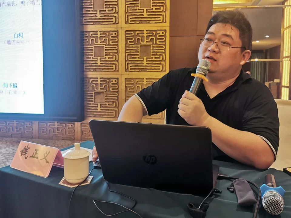 ดร.เฉียน เจิ้งอี้ ผู้อำนวยการโครงการ CCF และการอนุรักษ์แม่น้ำแยงซี