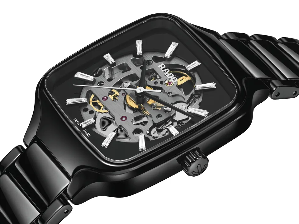 Rado True Square Skeleton ความงามครั้งใหม่แห่งกลไกเปลือย นาฬิกา Rado True Square Skeleton ตัวเรือนไฮเทคเซรามิกสีดำประดับเพชรบาเก็ต