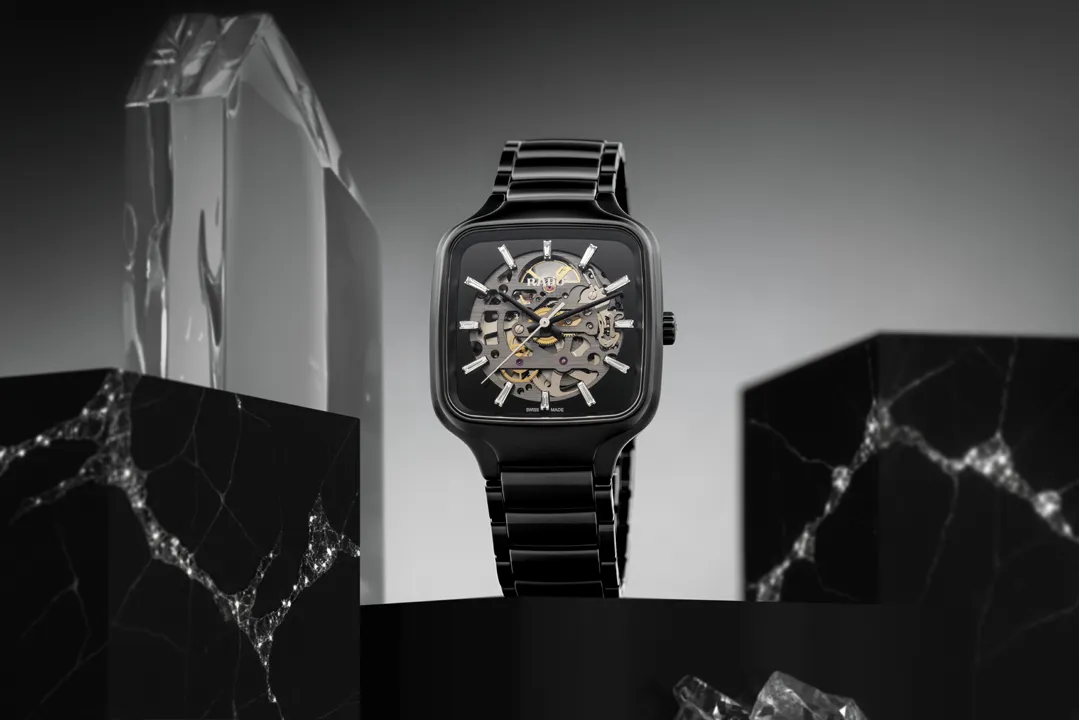 Rado True Square Skeleton ความงามครั้งใหม่แห่งกลไกเปลือย นาฬิกา Rado True Square Skeleton ตัวเรือนไฮเทคเซรามิกสีดำประดับเพชรบาเก็ต