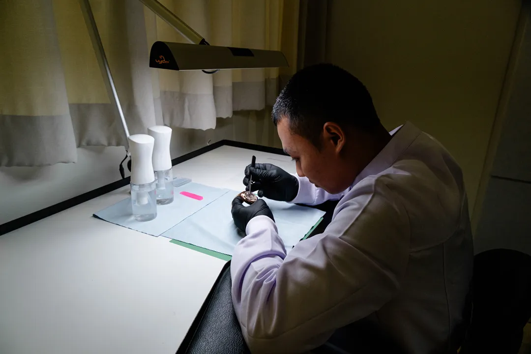 GMT Watch Masion เปิด Store ใหม่ @ Siam Paragon Expert Watch Technician at GMT Watch Maison certified service center