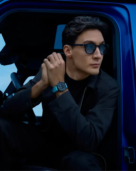 IWC Pilots Watch Chronograph 41 George Russell 2 ทางเลือกจากนักแข่งชื่อดัง นาฬิกา IWC Pilot’s Watch Chronograph 41 George Russell หน้าปัดสีดำพรายน้ำสีฟ้า