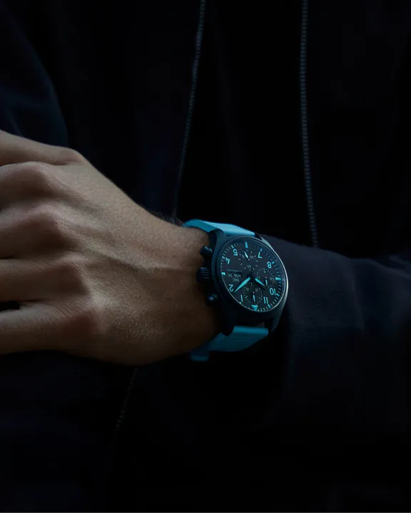 IWC Pilots Watch Chronograph 41 George Russell 2 ทางเลือกจากนักแข่งชื่อดัง นาฬิกา IWC Pilot’s Watch Chronograph 41 George Russell หน้าปัดสีดำพรายน้ำสีฟ้า