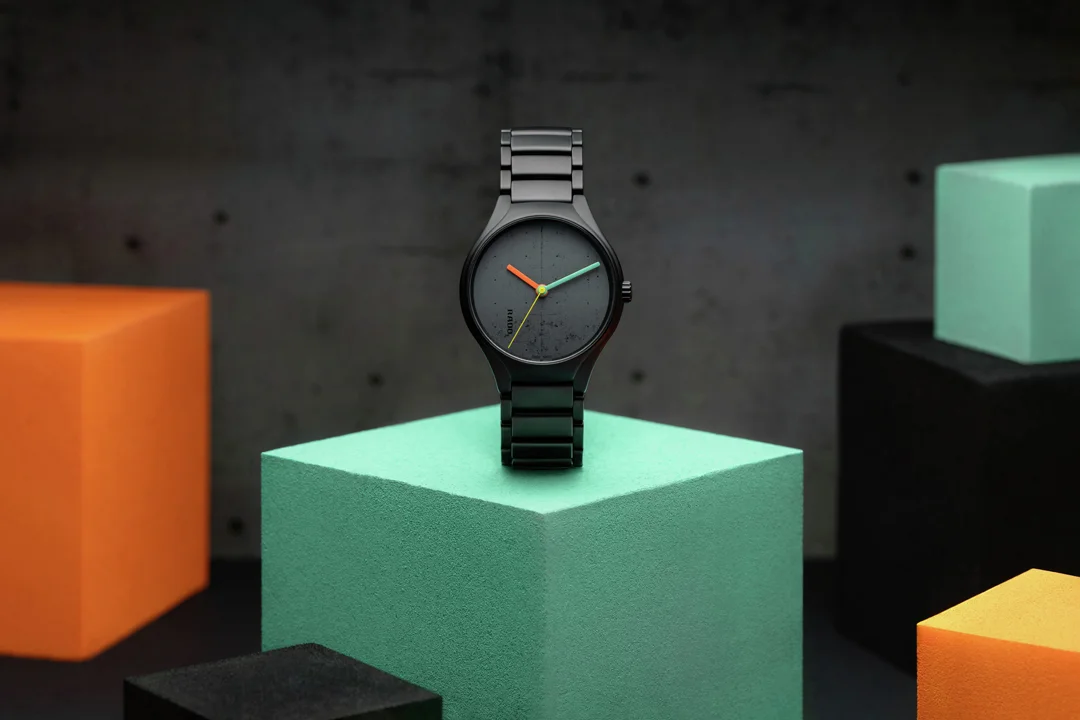 Rado x Les Couleurs Le Corbusier รวมโลกแห่งสีสันและสถาปัตย์ลงบนเรือนเวลา นาฬิกา Rado x Les Couleurs Le Corbusier สีดำงาช้าง รุ่น Ref. R27111162