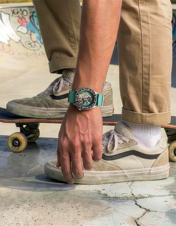 Seiko 5 Sports x POORBOY Limited Edition SRPM17K Seiko 5 Sports x POORBOY Limited Edition พร้อมสายสเตนเลสและสายนาโต้