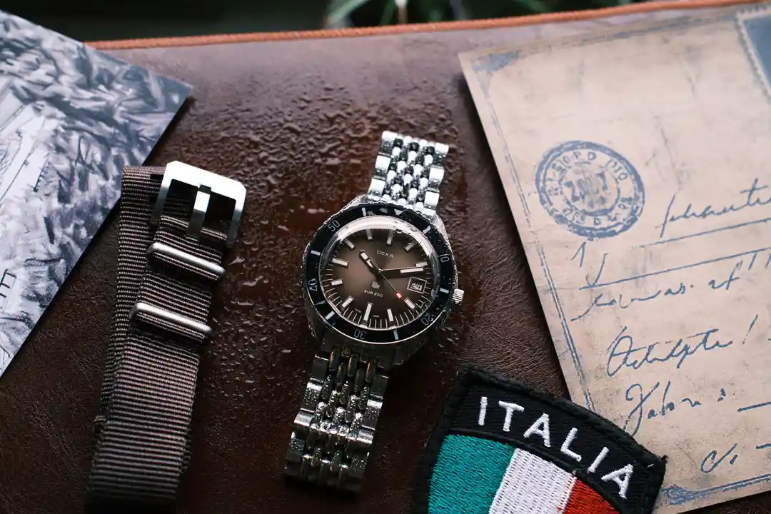 นาฬิกา Doxa SUB 200 Grande Roma หน้าปัดสีน้ำตาลไล่เฉด