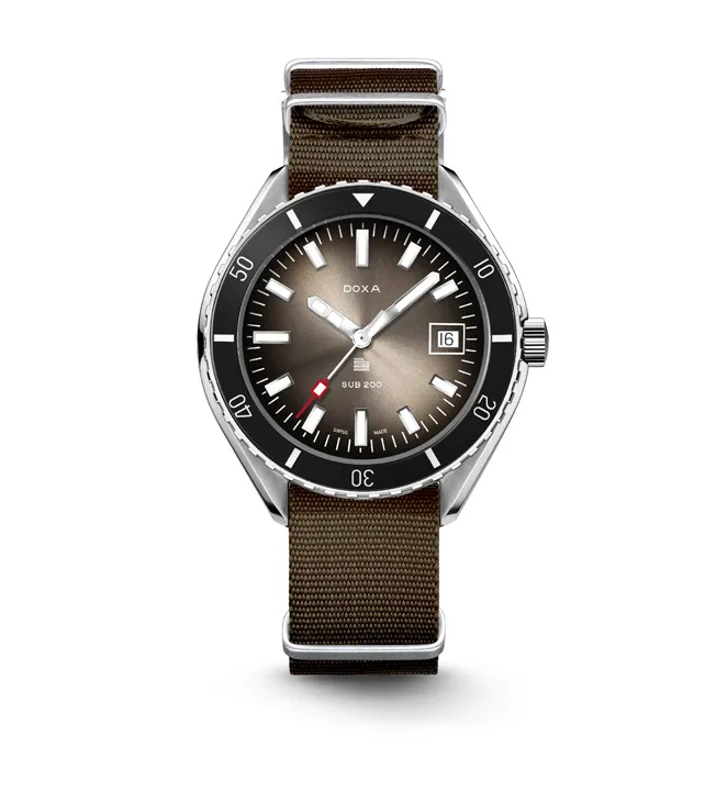 นาฬิกา Doxa SUB 200 Grande Roma หน้าปัดสีน้ำตาลไล่เฉด