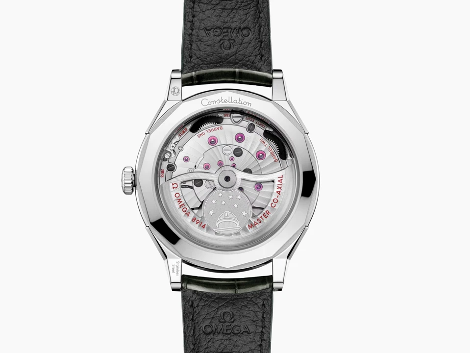 OMEGA Constellation Observatory ครั้งแรกกับความเที่ยงตรงแบบ 2 เข็ม ฝาหลัง OMEGA Constellation Observatory นาฬิกา 2 เข็มรุ่นแรกที่มาตัวเรือนและสาย ผลิตจาก OMEGA STEEL พร้อมสเปก กลไก Calibre 8914 แสดง กลไก OMEGA Calibre 8914 โชว์โรเตอร์ OMEGASTEEL