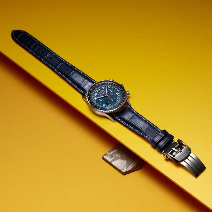 Breitling Navitimer B02 Cosmonaute Artemis II หน้าปัดอุกกาบาตสีน้ำเงิน