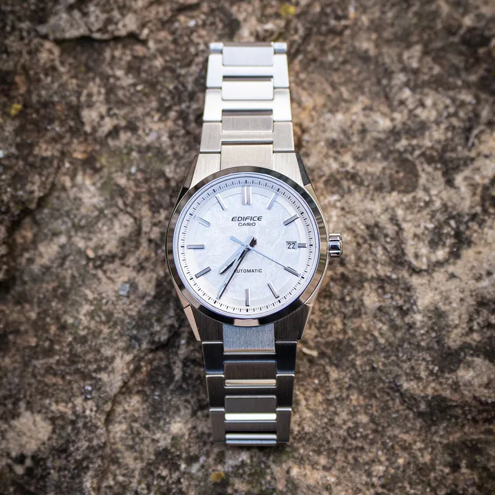 นาฬิกา-Casio-Edifice-EFK-110D หน้าปัดสีขาว/เงิน (Elegant Silver)