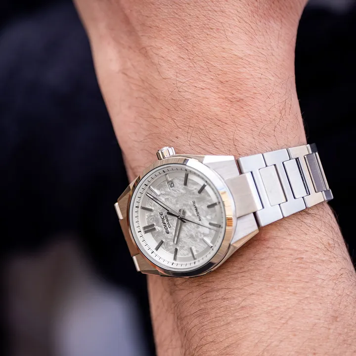 นาฬิกา-Casio-Edifice-EFK-110D หน้าปัดสีขาว/เงิน (Elegant Silver)
