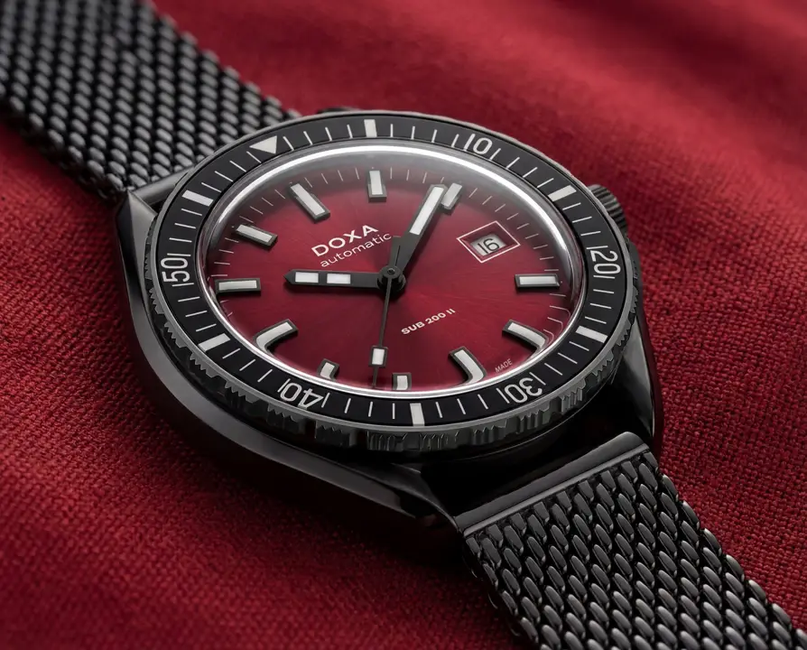 สายเหล็กถัก Milanese บนนาฬิกา DOXA Sub 200 II