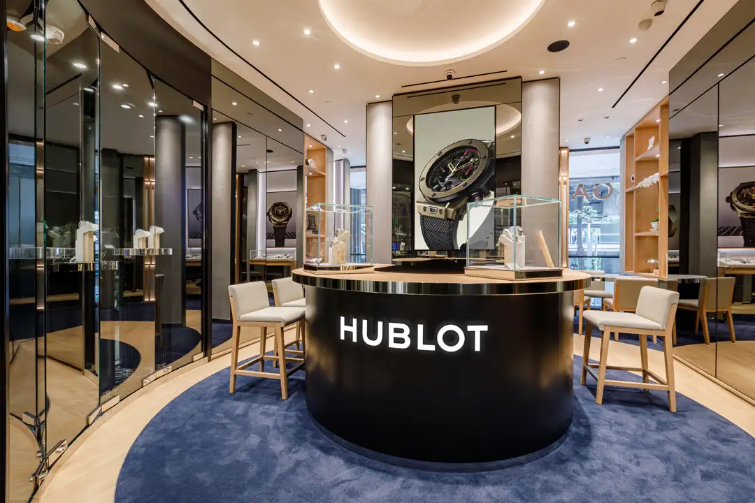 นาฬิกา Hublot Classic Fusion Titanium Retroverse หน้าปัดสีเขียวเดินทวนเข็ม
