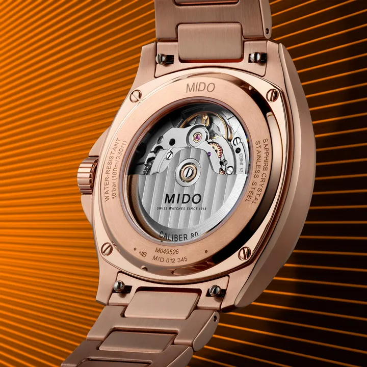 นาฬิกา Mido Multifort TV Big Date 2026 ตัวเรือน Rose Gold หน้าปัดสีน้ำเงิน สวมใส่โดย อีจงซอก