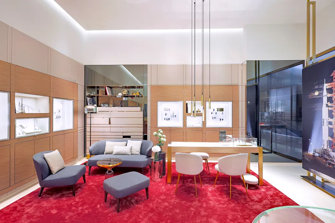 บรรยากาศหน้าร้าน OMEGA Boutique คอนเซปต์ใหม่ ชั้น 1 Central Embassy