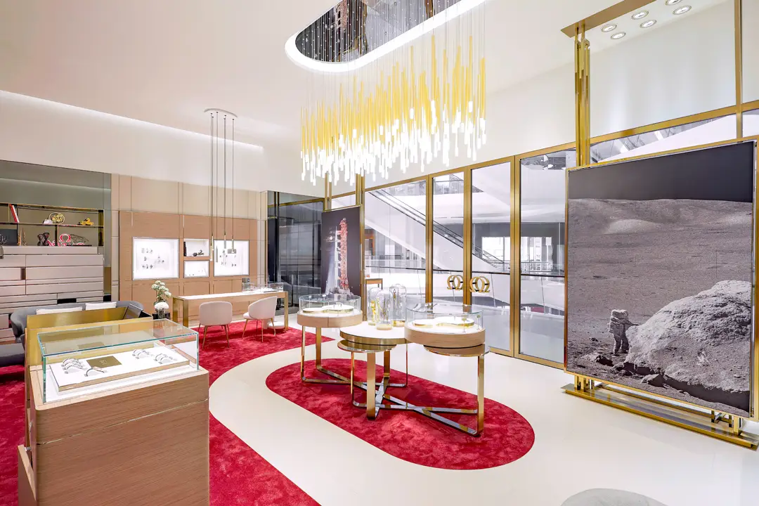 บรรยากาศหน้าร้าน OMEGA Boutique คอนเซปต์ใหม่ ชั้น 1 Central Embassy