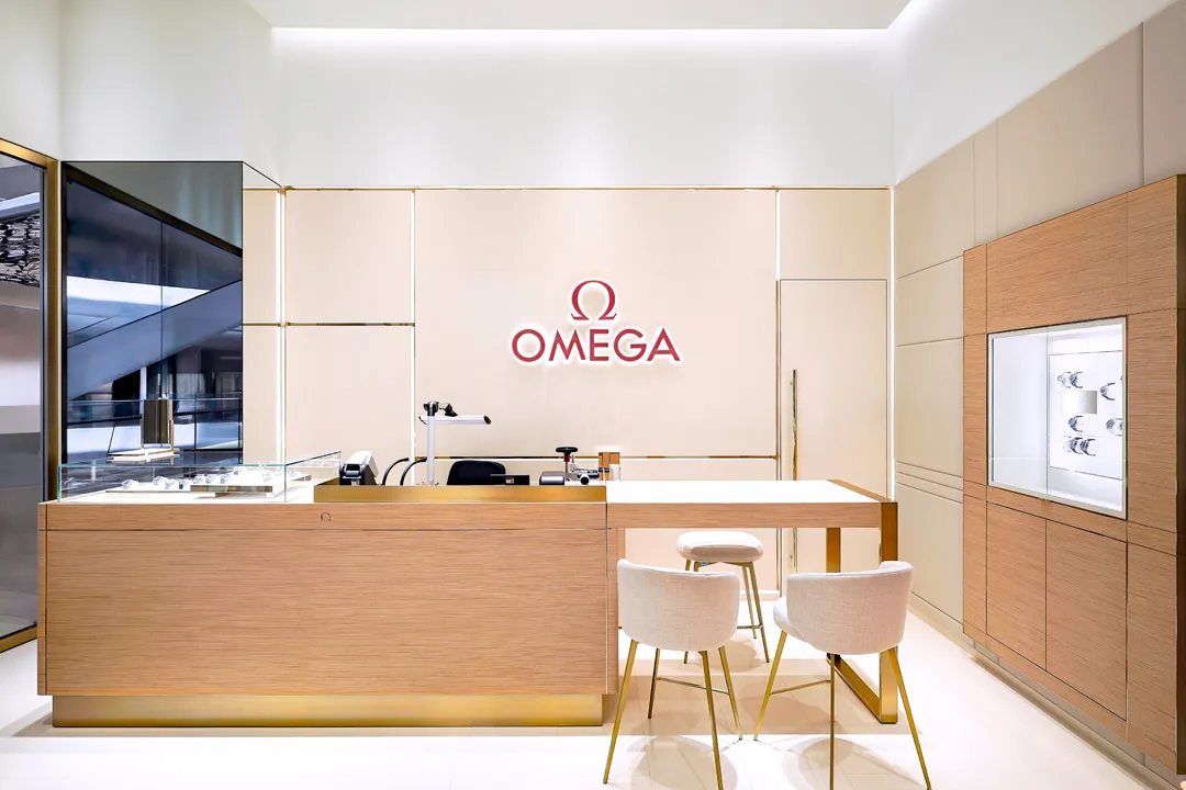 บรรยากาศหน้าร้าน OMEGA Boutique คอนเซปต์ใหม่ ชั้น 1 Central Embassy