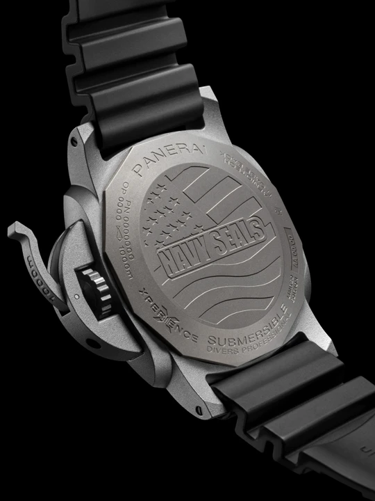 สัญลักษณ์ Navy SEALs หลังตัวเรือน Panerai PAM01089