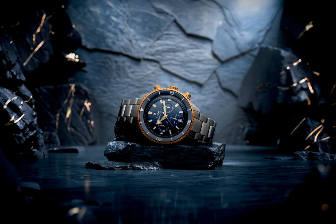 นาฬิกา Rado Captain Cook High-Tech Ceramic Chronograph หน้าปัดสีน้ำเงินและตัวเรือนเซรามิกสีเทา