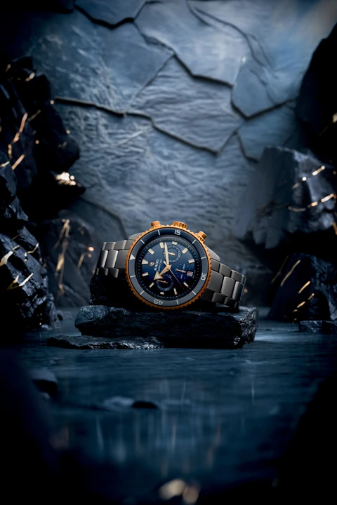 นาฬิกา Rado Captain Cook High-Tech Ceramic Chronograph หน้าปัดสีน้ำเงินและตัวเรือนเซรามิกสีเทา