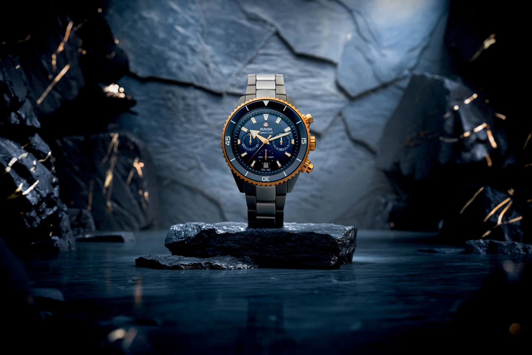 นาฬิกา Rado Captain Cook High-Tech Ceramic Chronograph หน้าปัดสีน้ำเงินและตัวเรือนเซรามิกสีเทา