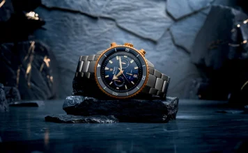 นาฬิกา Rado Captain Cook High-Tech Ceramic Chronograph หน้าปัดสีน้ำเงินและตัวเรือนเซรามิกสีเทา