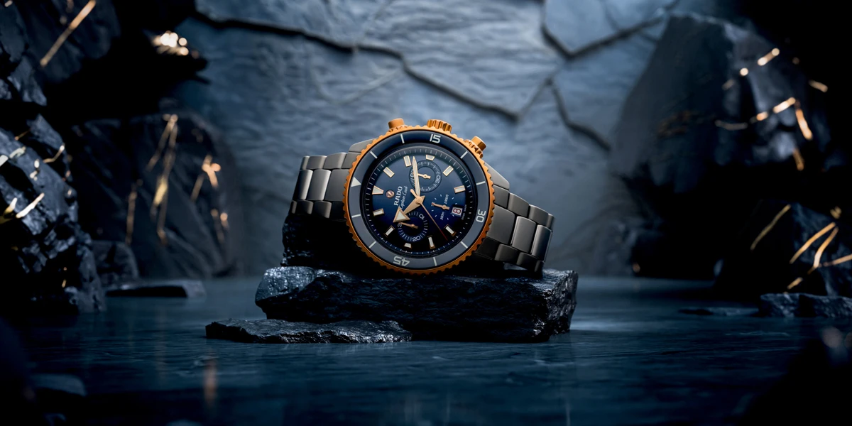 นาฬิกา Rado Captain Cook High-Tech Ceramic Chronograph หน้าปัดสีน้ำเงินและตัวเรือนเซรามิกสีเทา