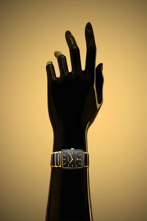นาฬิกา Rado Integral 40-Year Anniversary Edition ตัวเรือนไฮเทคเซรามิกสีดำตัดสเตนเลสสตีลสีทอง